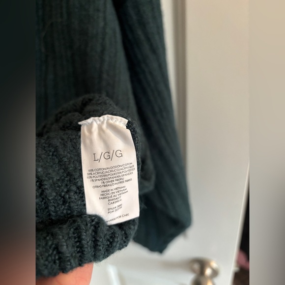 Cowl turtleneck cutout sweater - Picture 3 of 4